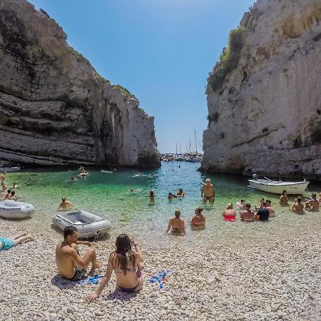 Villa Luana Vis Bagian luar foto