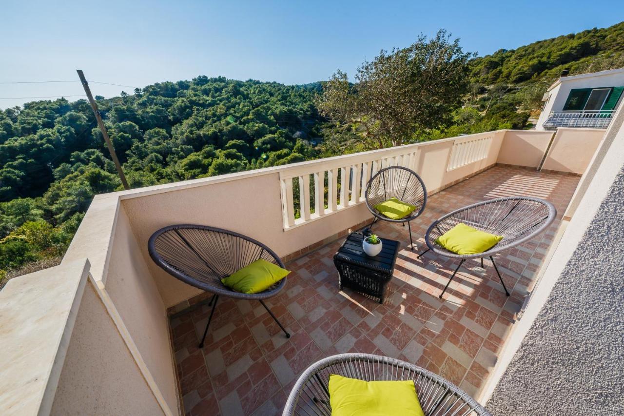 Villa Luana Vis Bagian luar foto