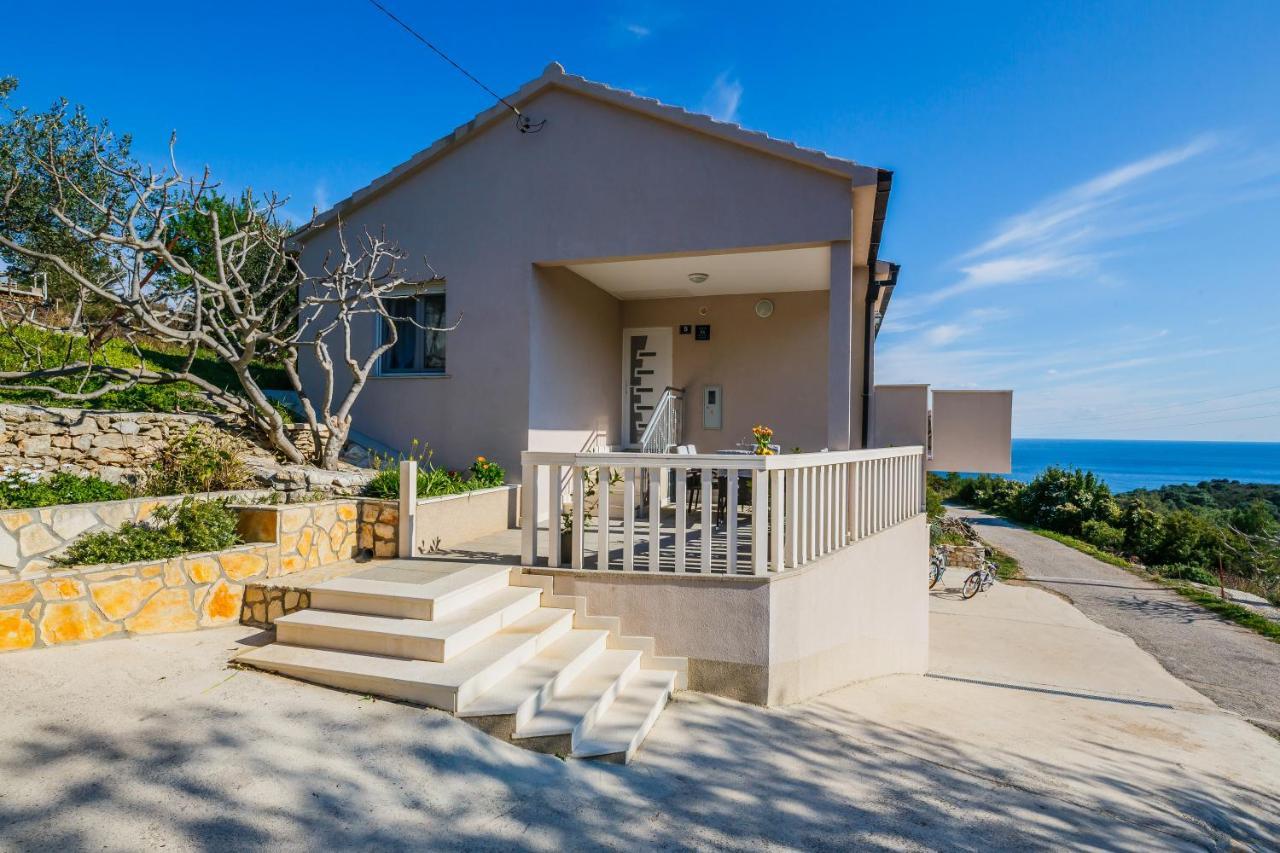 Villa Luana Vis Bagian luar foto