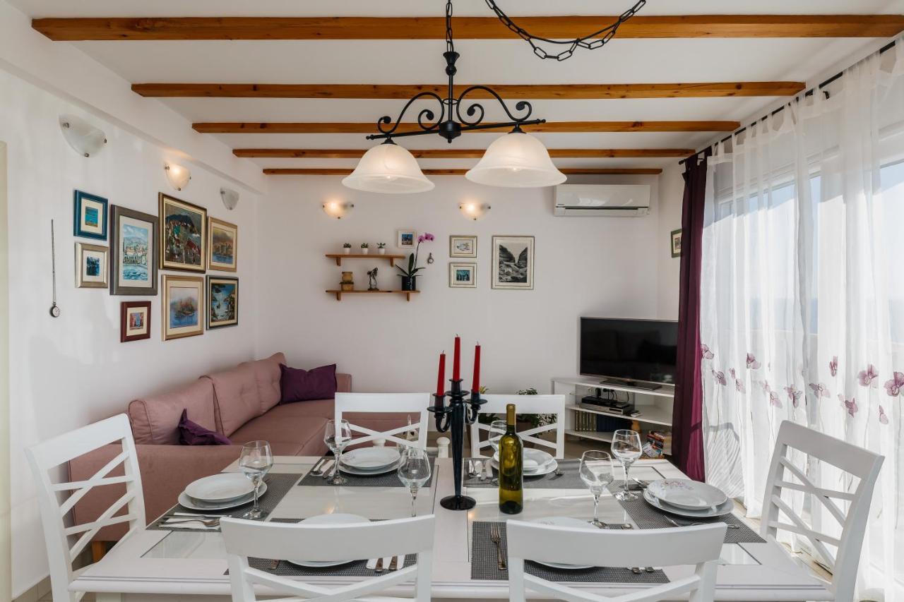 Villa Luana Vis Bagian luar foto