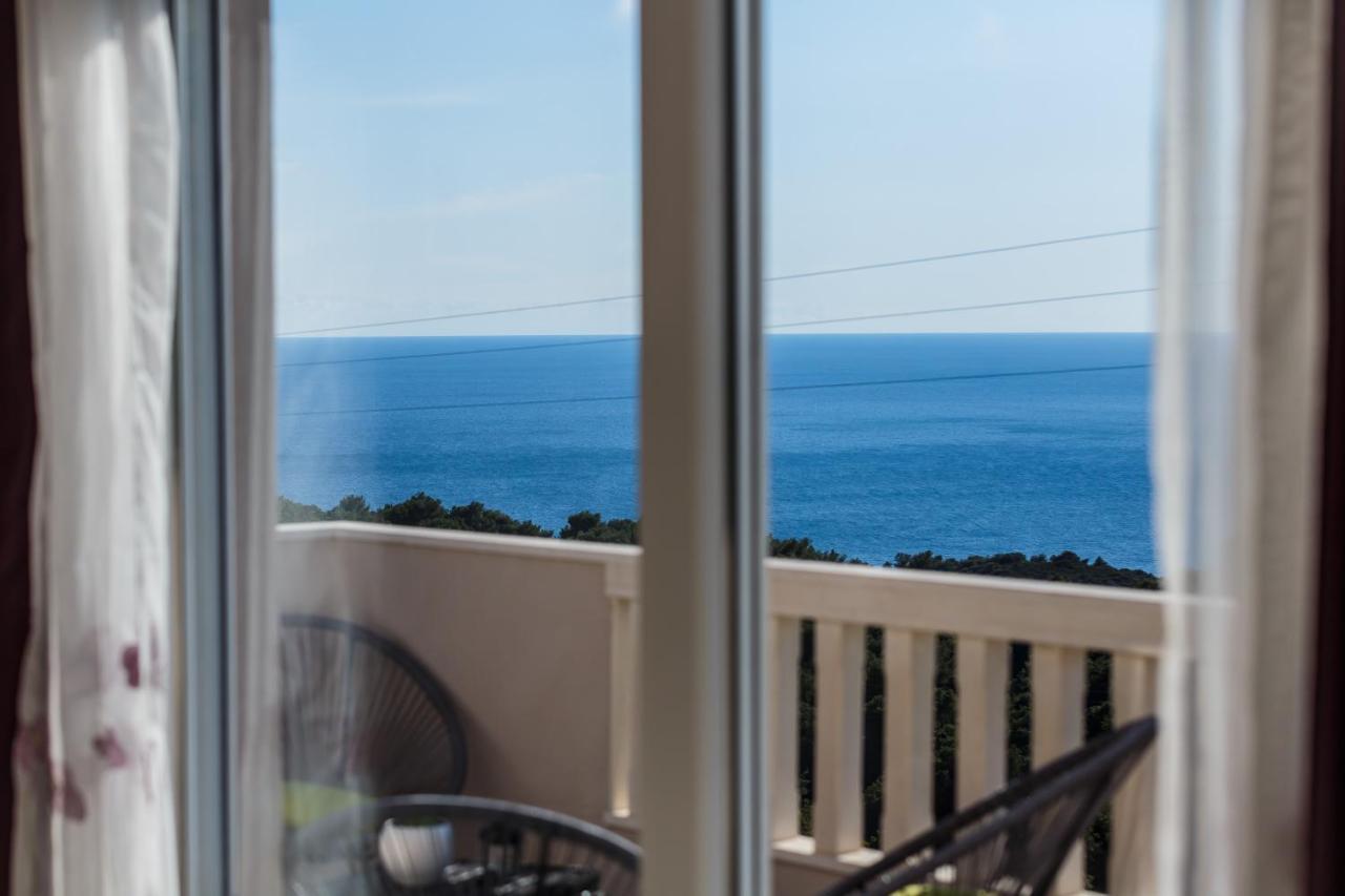 Villa Luana Vis Bagian luar foto