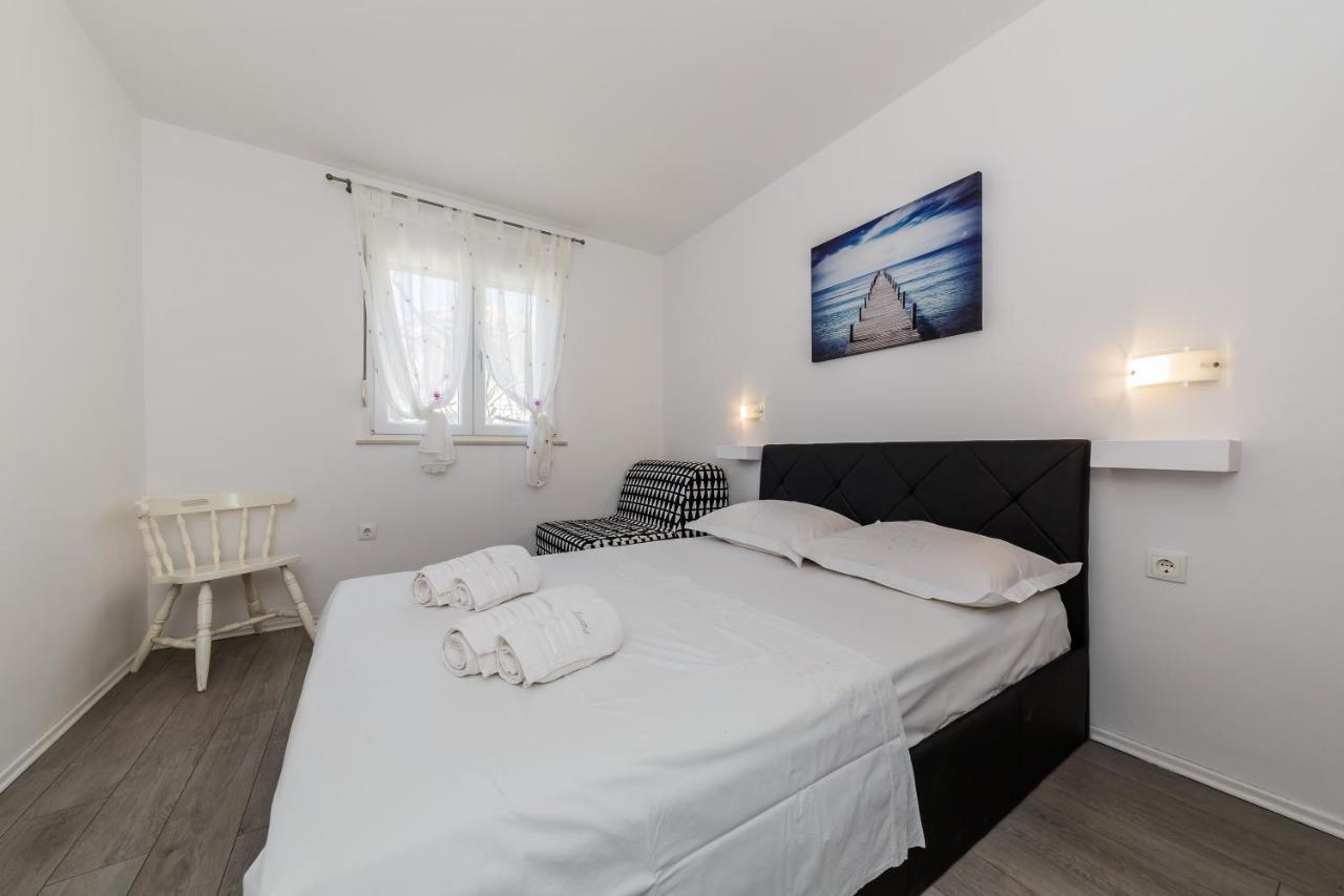 Villa Luana Vis Bagian luar foto