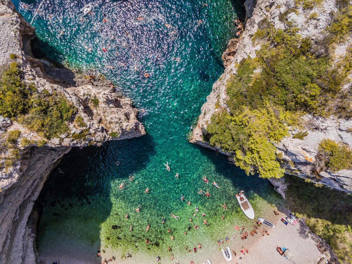 Villa Luana Vis Bagian luar foto