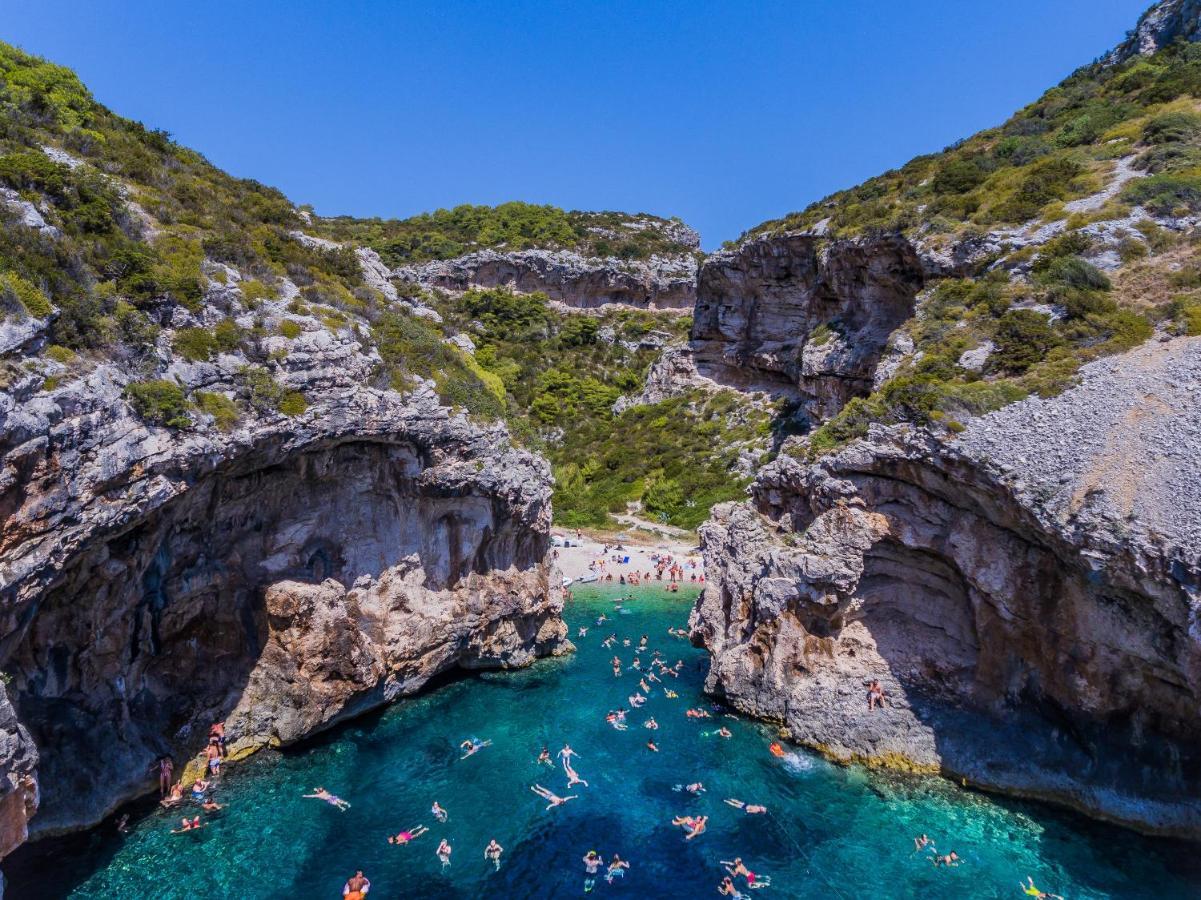 Villa Luana Vis Bagian luar foto