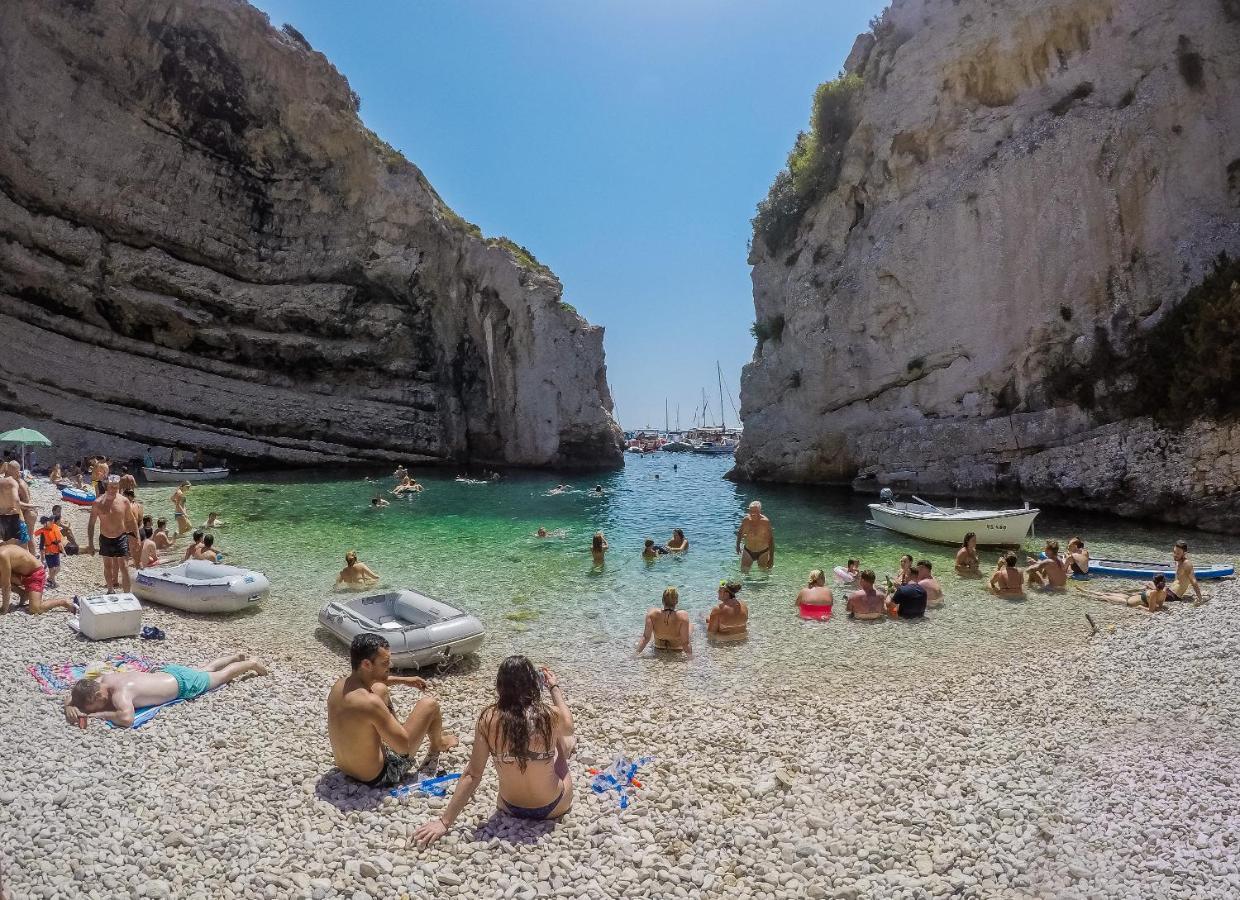 Villa Luana Vis Bagian luar foto