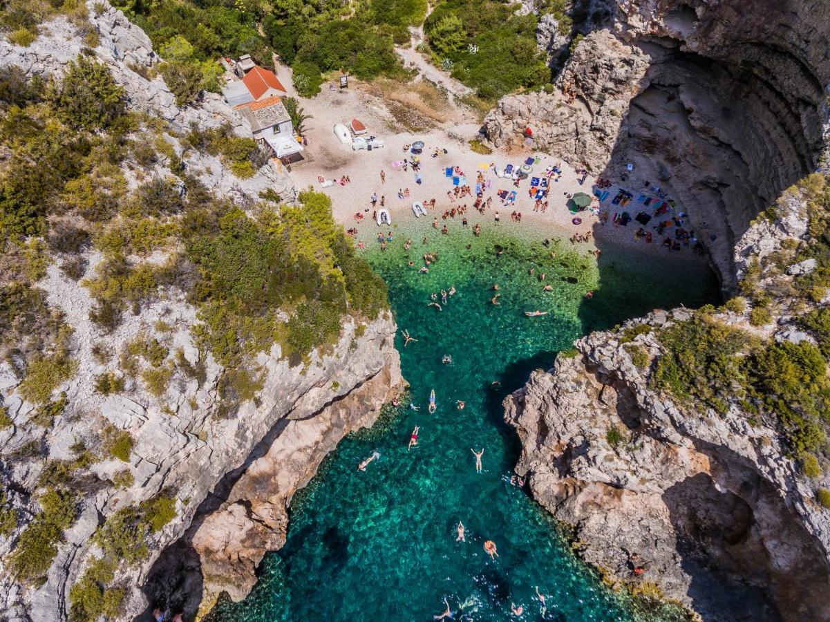Villa Luana Vis Bagian luar foto