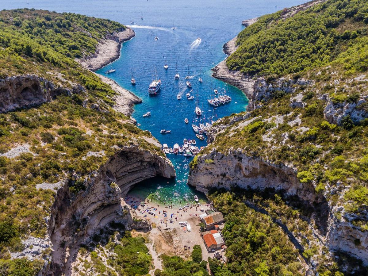 Villa Luana Vis Bagian luar foto