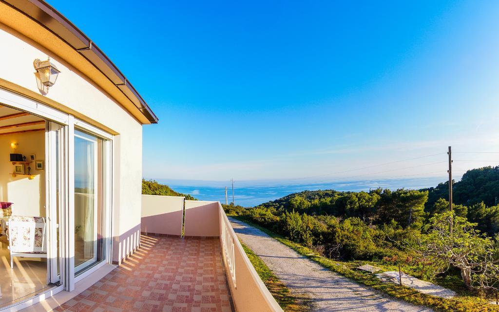 Villa Luana Vis Bagian luar foto